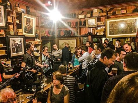 Why Do British People Love Pubs Pub In The Uk