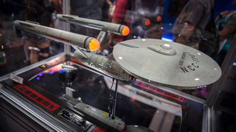 Star Trek Uss Enterprise Model From Qmx Youtube