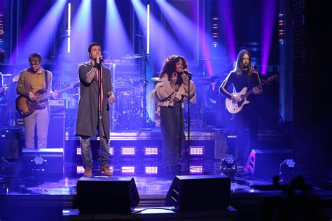 Maroon 5 And Sza Perform On Nbcs Tonight Show Starring Jimmy Fallon