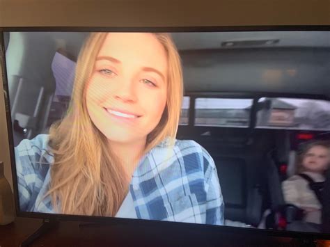 Joy Anna pregnant and no seat belt : r/DuggarsSnark