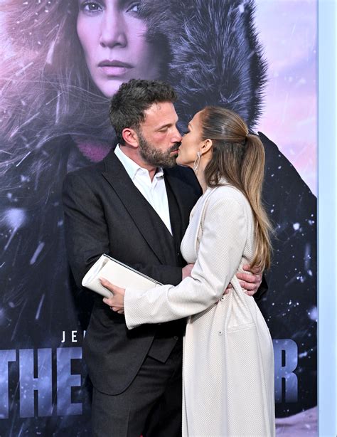 Jennifer Lopez And Ben Affleck Share Pda Moment At The Mother Premiere