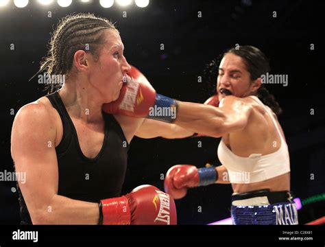 Peruvian Boxer Kina Malpartida R Fights Against British Lindsay