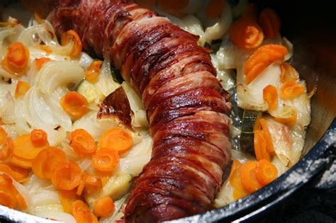 Schweinefilet im Speckmantel aus dem Dutch Oven