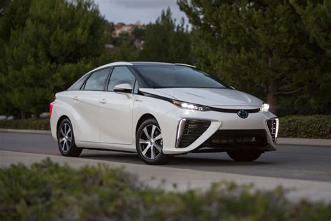 2019 Toyota Mirai Review Trims Specs And Price Carbuzz