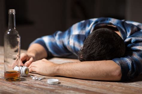 Alcohol Poisoning The Signs And Symptoms And Treatment Options