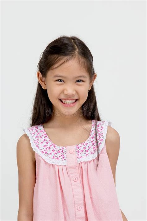 Portret Van Gelukkig Weinig Aziatisch Kind Stock Afbeelding Image Of