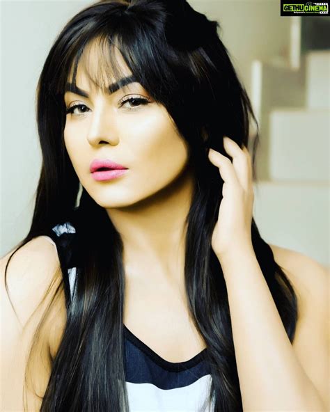 Veena Malik Instagram عیدمبارک🌹🌹🌹 ویناملک Gethu Cinema