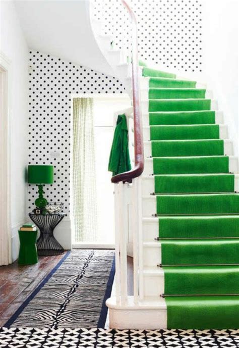 Obere setzstufe als erstes bekleben. Teppich für Treppen - fantastische Vorschläge! - Archzine.net