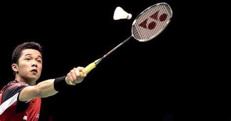 How To Play A Backhand Clear In Badminton