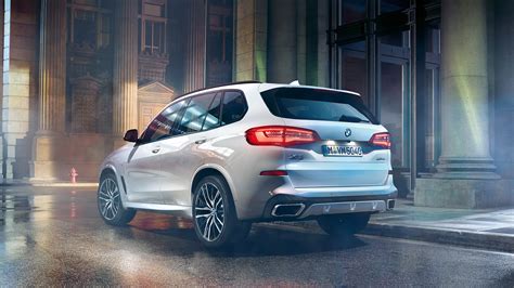 Two weeks after the amazing and intense adventure at the bmw m school, i was back in spartanburg again, this time with an entire crew of u.s. BMW X5 : Highlights | New Vehicles | BMW UK