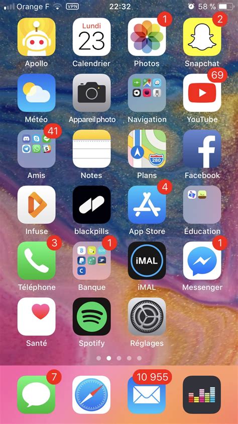 A number of snapchat users claim the app automatically crashes to the iphone home screen whenever it is opened. Bug Snapchat's notification badge might be drunk : iOSBeta