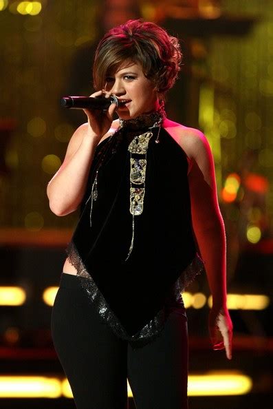 Hairstyle Review And Pictures New Look Of Kelly Clarkson Hairstyles Amazing Kelly Clarkson