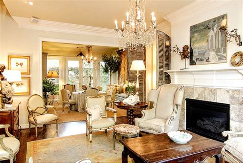 The family room is designed to be a place where family and guests gather for group recreation like talking, reading, watching tv, and other family activities. Pin by Kyleigh Vanbeek on Family room in 2020 | Family ...