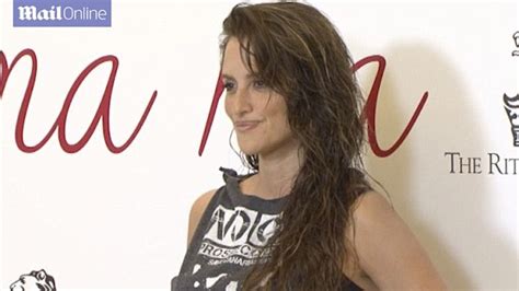 Penelope Cruz Goes To Spanish Press Conference With Wet Hair And Jeans