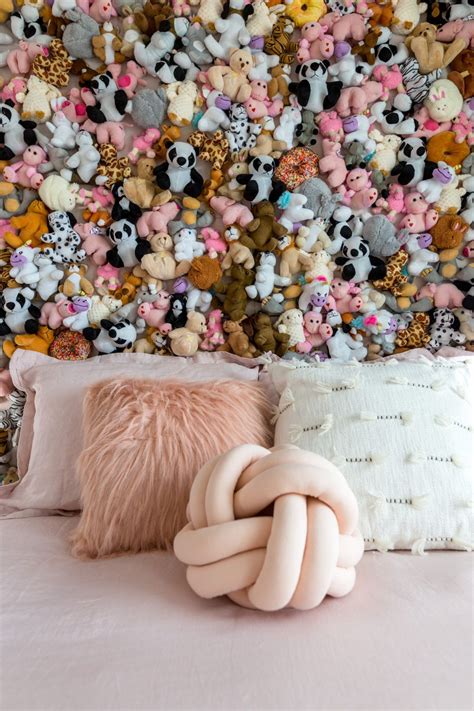 Have You Ever Seen A Headboard This Fun Diy A Stuffed Animal Wall To