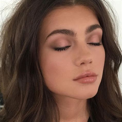 7 Tips on How to Pull Off a Natural Makeup Look Correctly | Styles Weekly