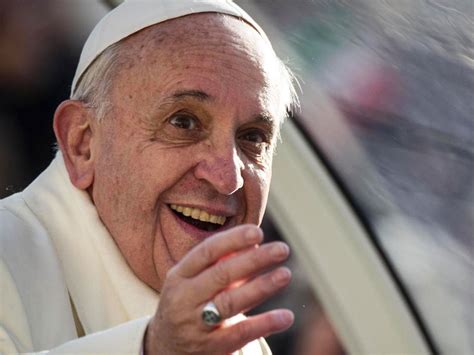 Le migliori frasi di papa francesco. Papa Francesco, la biografia del papa venuto da lontano