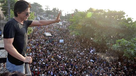Share 'shahrukh khan house' on. Shah Rukh Khan and the chilling truth behind Fan - The ...