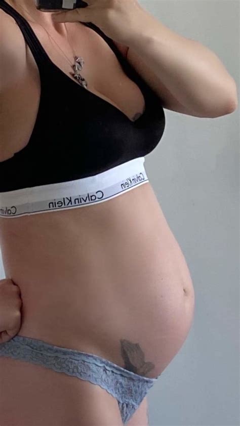 Christina Ricci Pregnant Belly Facebook Post Metricjester