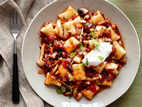 Whether you're feeding young kids or teenagers, every family member will love these satisfying and delicious dinners. How to Make Gnocchi | Recipes, Dinners and Easy Meal Ideas ...