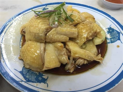 A plate of chicken rice never goes wrong no matter where you have it. food+road trip: New Restaurant Ipoh Chicken Rice @ Jalan ...