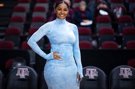 Sydney Carters Fashion Style Stealing Hearts In Nba Games Latest