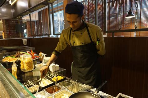Lezatnya makanan yang satu ini menjadikannya salah satu menu favorit di banyak. Resepi Ayam Panggang Briyani - Pewarna i