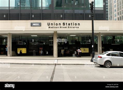 Union Station In Chicago Il The Madison Street Entrance Stock Photo