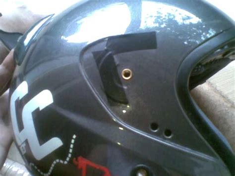 Kaca yang menonjol keluar menjadi ciri khas dari helm ini. Helm Bogo Yang Tidak Ada Kaca - Kumpulan Helm Keren