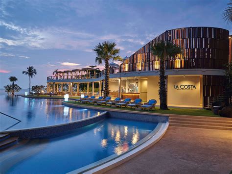 what defines the best hotel in pattaya near beach