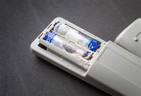 Batterie ausgelaufen reinigen Batterie ausgelaufen Kontakte reinigen B