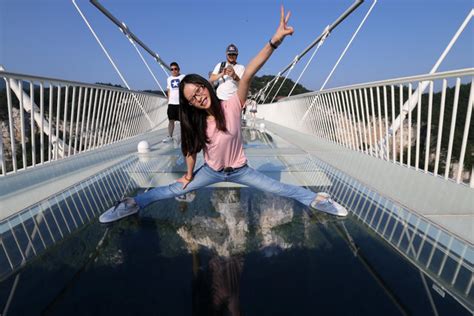 China S Record Breaking Glass Bridge Closes Due To Overwhelming Demand