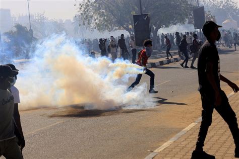 Security Forces Fire Tear Gas At Protesters In Sudan