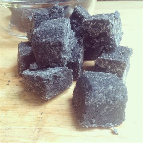Skin Purifying Activated Charcoal And Sugar Scrubbing Cubes