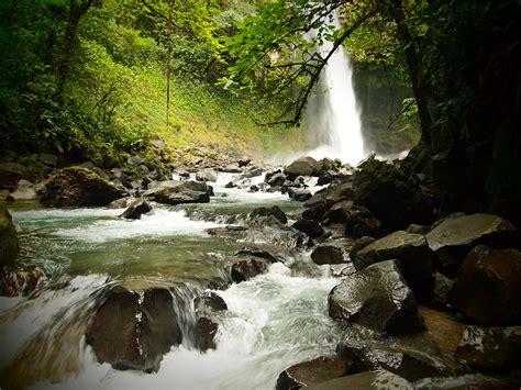 Costa Rican Waterfall In The Arenal Area 美しい風景写真 美しい風景 風景写真