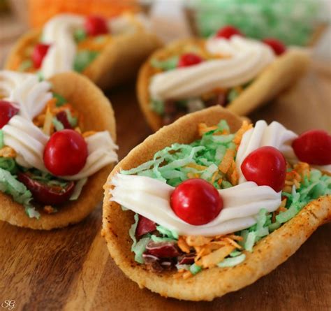 An easy mexican dessert that's great for parties, or for when you're craving something sweet but don't want to spend hours in the kitchen. Taco Cookie Desserts for Cinco De Mayo. Cookie tacos ...