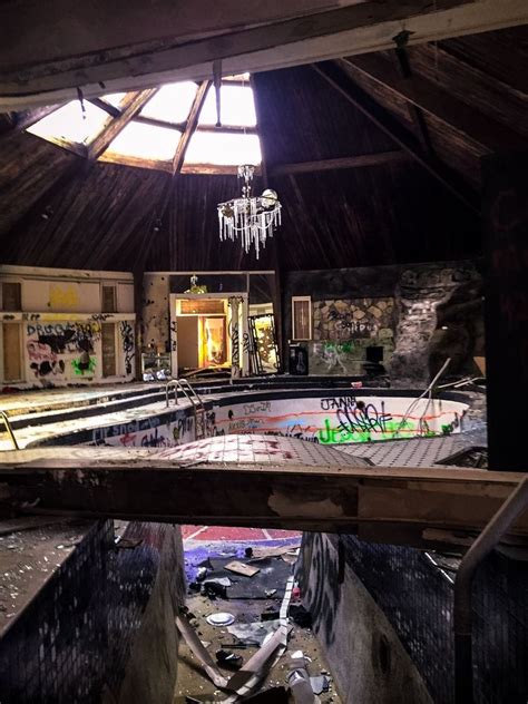 the 16 scariest real haunted houses in america artofit