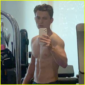 Tom Holland Bares His Six Pack Abs In Mirror Selfie Shirtless Tom