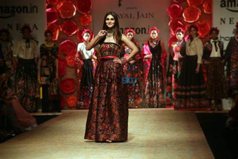 designer payal jain at amazon india fashion week in new delhi photos pics 332670 boldsky