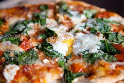 Try these cheat's pizzas for a midweek supper. Pizza Fiorentina | The Sunday Pizza Making Factory: three ...