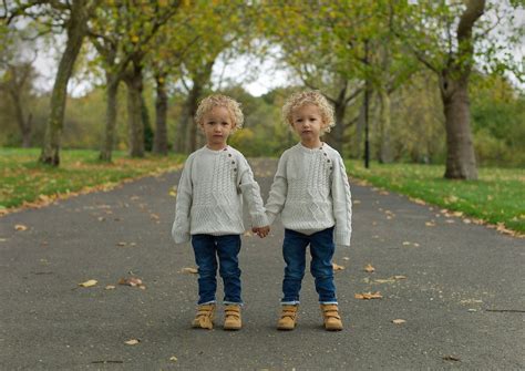 Thought Provoking Portraits Of Identical Twins Reveal Their Similarities And Differences Twins