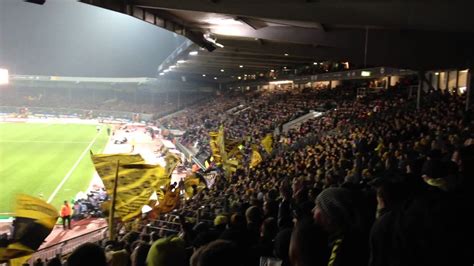 Die braunschweiger liegen 0:4 hinten und die fans singen total laut you'll never walk alone.da kriegt man richtig gänsehaut. Eintracht Braunschweig - Borussia Dortmund BVB Fans - YouTube