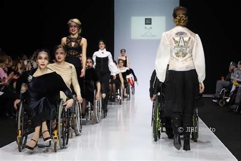 Kisah Inspiratif Keren Gelaran Fashion Show Ini Tampilkan Model