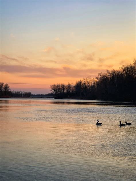 Sunset over the Mississippi River in Ontario, Canada : sunset