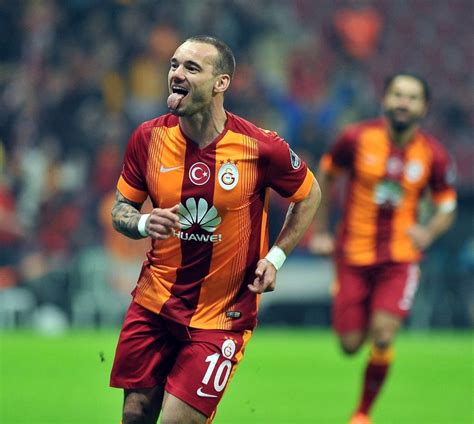 Son dakika galatasaray haberleri ve transfer haberleri için sabah'ı takip edin. Galatasaray, Wesley Sneijder'in doğum gününü unutmadı - Spor