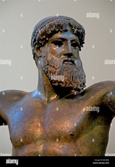 Estatua De Bronce De Poseidón Zeus Poderoso Dios Griego Grecia Museo De Arte Fotografía De Stock