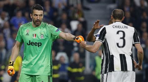 Buffon extends through to 2021! Juventus renova com Buffon e Chiellini até 2021 | Futebol ...