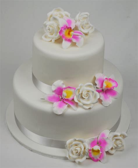 Pink And White Flower Wedding Cake ⋆