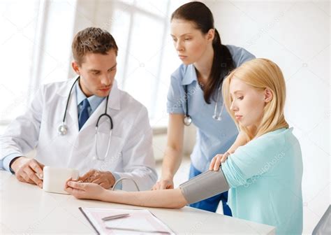 Hoy podemos decir que tenemos una especialidad fortalecida y admirada por países de la región iberoamericana, que somos abanderados de nuestro sector, con un prestigio bien ganado y que hemos mantenido y sostenido el programa del médico y enfermera de la familia en cuba, modelo de. Imágenes: medico y enfermera | médico, enfermera femenino ...