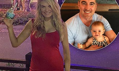 Erin Molan Flaunts Her Pregnant Belly On Christmas Eve Daily Mail Online